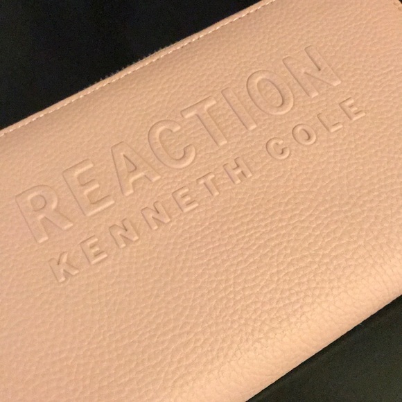 Kenneth Cole Reaction Wallet - Picture 3 of 6